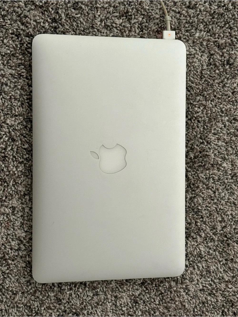Apple MacBook Air 11 Laptop with original charger, and normal battery health